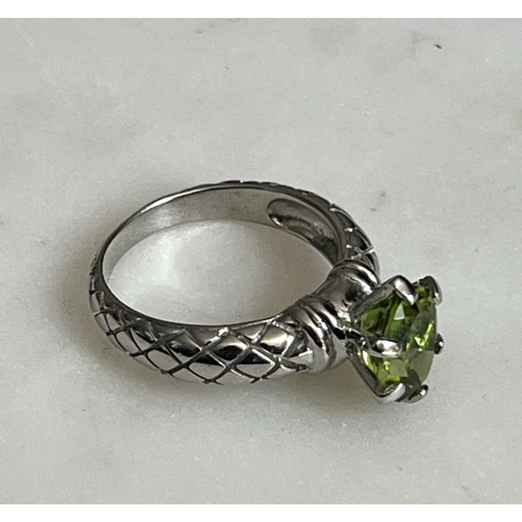 Savvy CIE Sterling Silver Genuine Peridot Ring Size 7 Green Oval w/ Etched Band - Picture 3 of 6